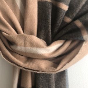 💥💥SALE💥💥Gorgeous soft scarf, brand new.